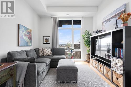 402 - 110 Cortile Private, Ottawa, ON - Indoor Photo Showing Living Room