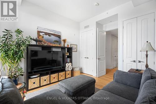 402 - 110 Cortile Private, Ottawa, ON - Indoor Photo Showing Living Room