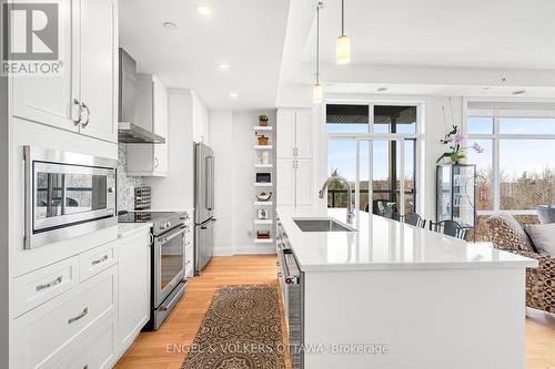 402 - 110 Cortile Private, Ottawa, ON - Indoor Photo Showing Kitchen With Upgraded Kitchen