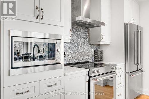402 - 110 Cortile Private, Ottawa, ON - Indoor Photo Showing Kitchen With Upgraded Kitchen
