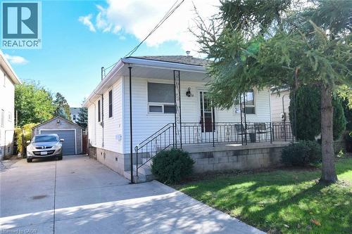 17 CRAIGROYSTON Road  Hamilton, ON L8H 1A2