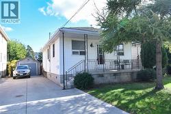 17 CRAIGROYSTON Road  Hamilton, ON L8H 1A2