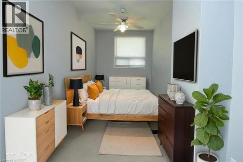 17 Craigroyston Road, Hamilton, ON - Indoor Photo Showing Bedroom