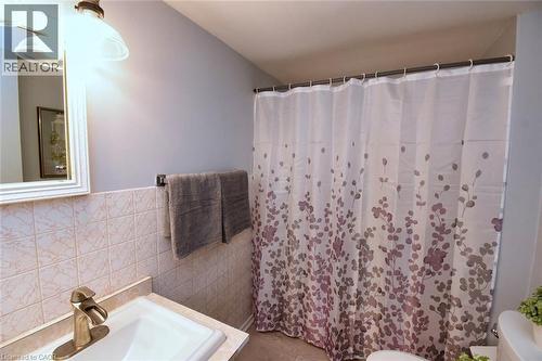 17 Craigroyston Road, Hamilton, ON - Indoor Photo Showing Bathroom