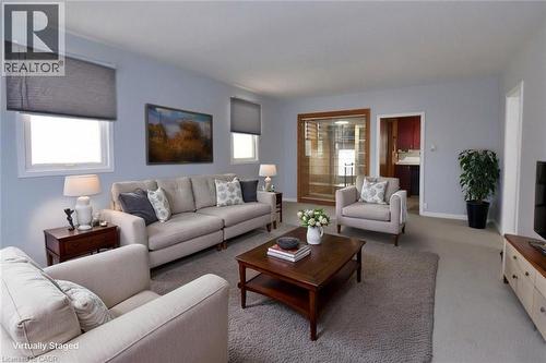 17 Craigroyston Road, Hamilton, ON - Indoor Photo Showing Living Room