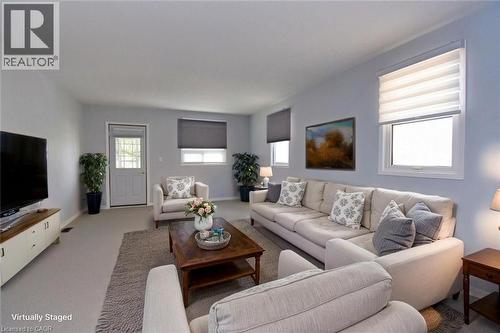17 Craigroyston Road, Hamilton, ON - Indoor Photo Showing Living Room
