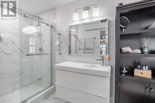 53 Third Road E, Hamilton, ON - Indoor Photo Showing Bathroom