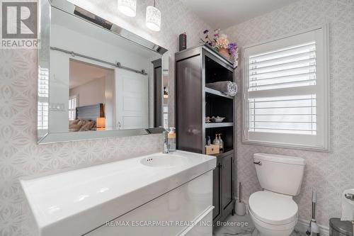 53 Third Road E, Hamilton, ON - Indoor Photo Showing Bathroom