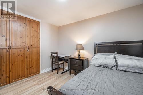53 Third Road E, Hamilton, ON - Indoor Photo Showing Bedroom