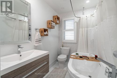 53 Third Road E, Hamilton, ON - Indoor Photo Showing Bathroom