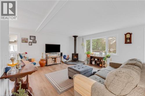157 Maple Crescent, Hamilton, ON - Indoor Photo Showing Living Room