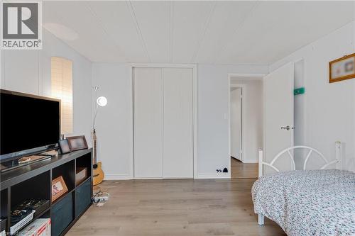 Bedroom featuring light wood-style flooring - 157 Maple Crescent, Hamilton, ON - Indoor Photo Showing Bedroom
