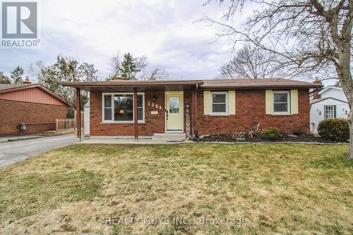 1594 REDWOOD DRIVE  Peterborough (Monaghan Ward 2), ON K9K 1B4