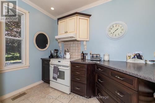 580283 Sideroad 60, Chatsworth, ON - Indoor Photo Showing Kitchen