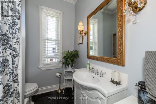 580283 Sideroad 60, Chatsworth, ON - Indoor Photo Showing Bathroom