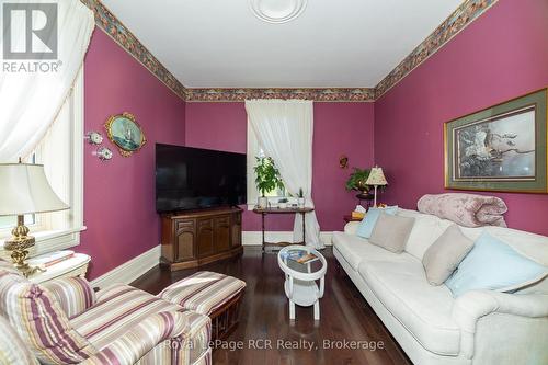 580283 Sideroad 60, Chatsworth, ON - Indoor Photo Showing Living Room