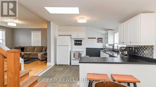 205 East Street, London East (East M), ON - Indoor Photo Showing Kitchen