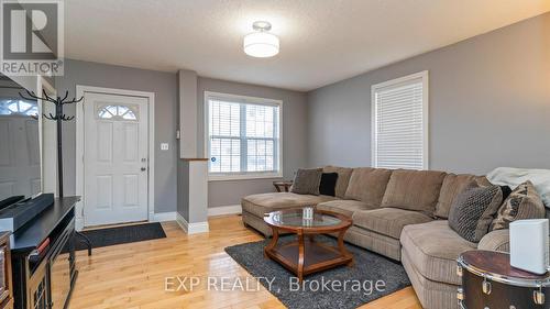 205 East Street, London East (East M), ON - Indoor Photo Showing Living Room