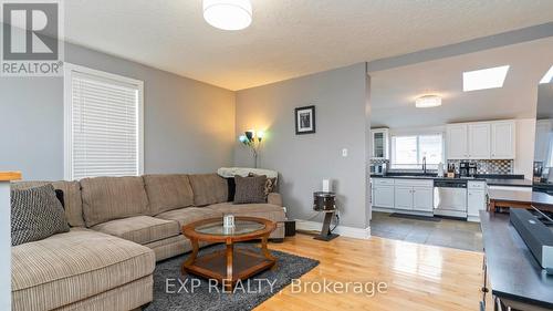 205 East Street, London East (East M), ON - Indoor Photo Showing Living Room