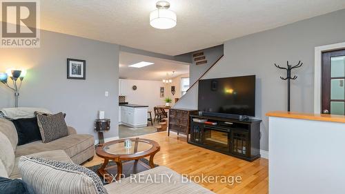 205 East Street, London East (East M), ON - Indoor Photo Showing Living Room