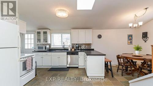205 East Street, London East (East M), ON - Indoor Photo Showing Kitchen