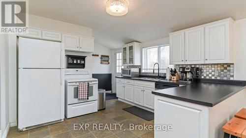 205 East Street, London East (East M), ON - Indoor Photo Showing Kitchen