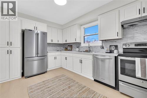 884 Moy, Windsor, ON - Indoor Photo Showing Kitchen