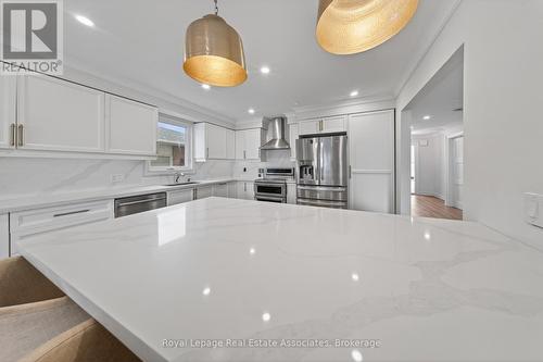 67 Beechnut Crescent, Clarington, ON - Indoor Photo Showing Kitchen With Upgraded Kitchen