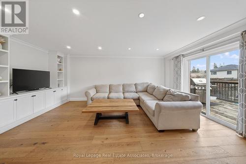 67 Beechnut Crescent, Clarington, ON - Indoor Photo Showing Living Room