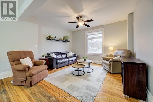 25 John Street, Cambridge, ON - Indoor Photo Showing Living Room