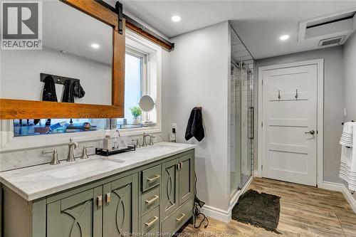 805 Roselawn, Windsor, ON - Indoor Photo Showing Bathroom