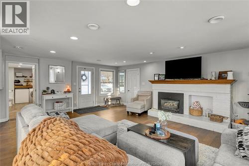 805 Roselawn, Windsor, ON - Indoor Photo Showing Living Room With Fireplace