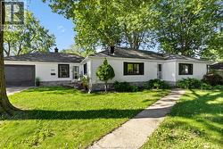 805 ROSELAWN Windsor, ON N9E 2B3
