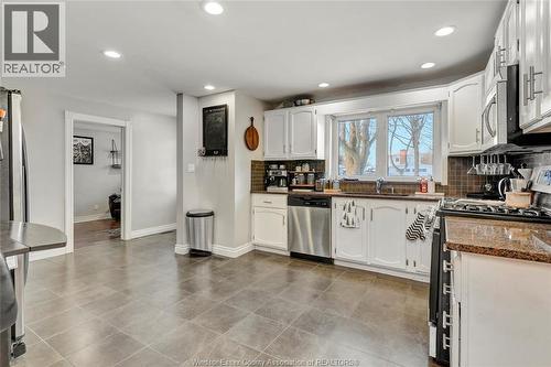 805 Roselawn, Windsor, ON - Indoor Photo Showing Kitchen