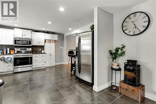 805 Roselawn, Windsor, ON - Indoor Photo Showing Kitchen