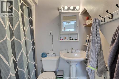 869 Ford, Windsor, ON - Indoor Photo Showing Bathroom