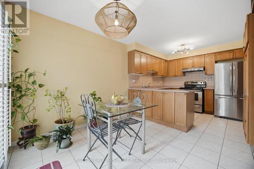 5387 Flatford Road, Mississauga, ON - Indoor Photo Showing Kitchen