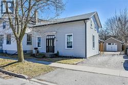 46 WALNUT Street Brantford, ON N3T 1H2