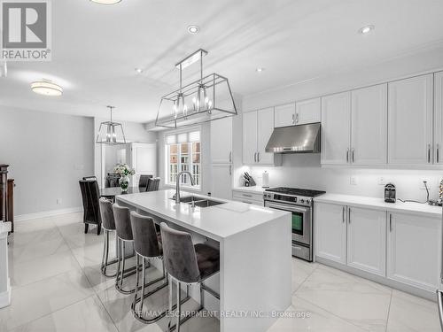 131 Robert Speck Parkway, Mississauga, ON - Indoor Photo Showing Kitchen With Double Sink With Upgraded Kitchen