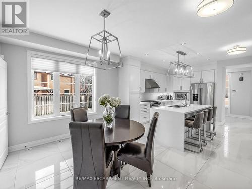 131 Robert Speck Parkway, Mississauga, ON - Indoor Photo Showing Dining Room