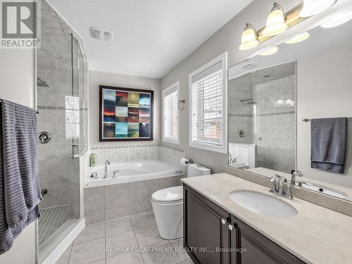 131 Robert Speck Parkway, Mississauga, ON - Indoor Photo Showing Bathroom