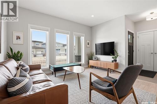 335 Secord Way, Saskatoon, SK - Indoor Photo Showing Living Room