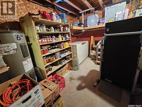 304 7Th Avenue Se, Swift Current, SK - Indoor Photo Showing Other Room