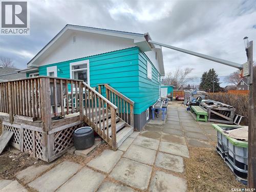 304 7Th Avenue Se, Swift Current, SK - Outdoor With Deck Patio Veranda