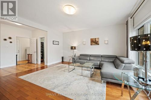 1025 Cherryhaven Drive, London South (South K), ON - Indoor Photo Showing Living Room