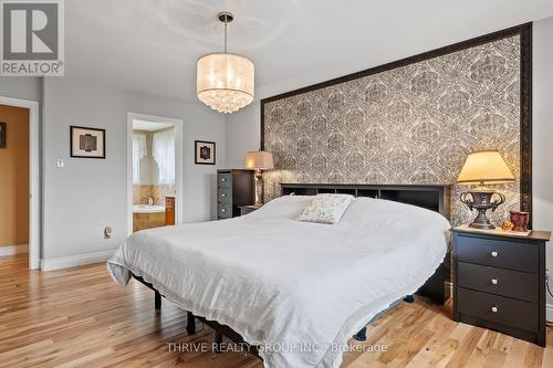 1025 Cherryhaven Drive, London South (South K), ON - Indoor Photo Showing Bedroom