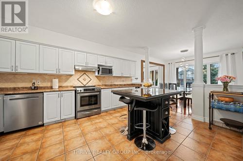 1025 Cherryhaven Drive, London South (South K), ON - Indoor Photo Showing Kitchen With Upgraded Kitchen