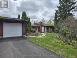 10 AMUNDSEN CRESCENT  Ottawa, ON K2L 1A7
