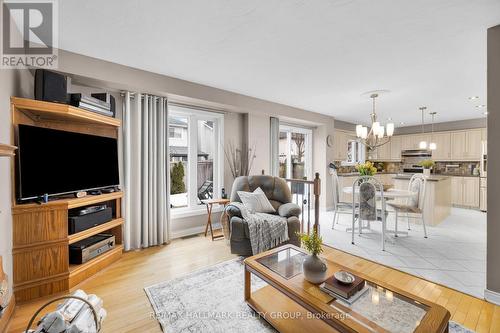 5 Ellisson Way, Ottawa, ON - Indoor Photo Showing Living Room