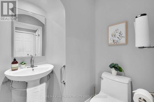 Main Floor Powder Room - 5 Ellisson Way, Ottawa, ON - Indoor Photo Showing Bathroom